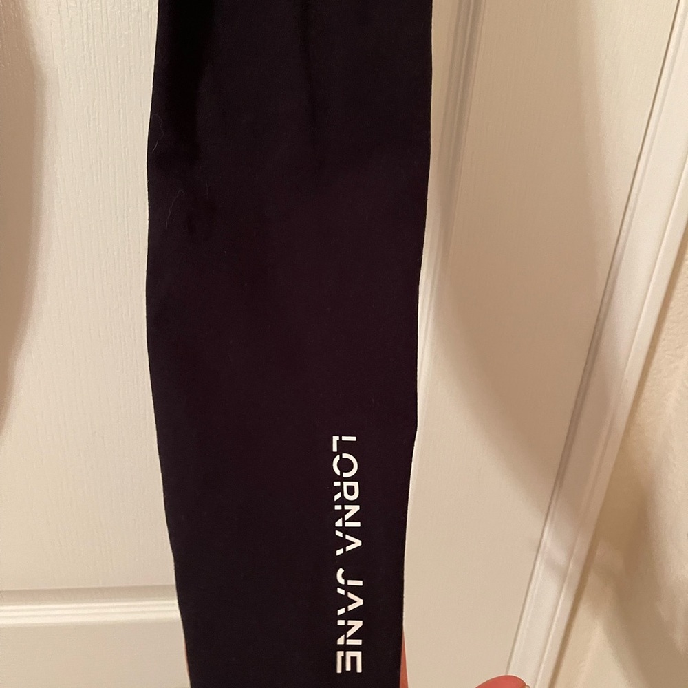Lorna Jane Black Yoga Pants - Picture 4 of 8